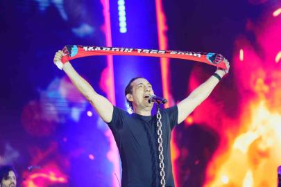 Mardin Kültür Yolu Festivali’nin yedinci günü akşamında Kıraç sahne aldı