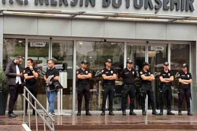 Mersin Büyükşehir Belediyesi’ne operasyon: Başkan Seçer dahil 59 gözaltı