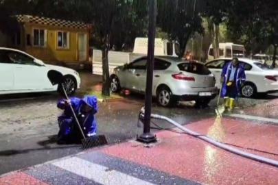 Mersin’de belediye ekipleri taşkın mesaisinde