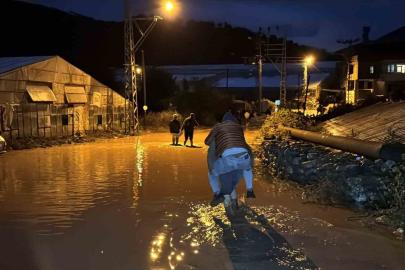 Mersin’de sağanak yağış hayatı olumsuz etkiledi