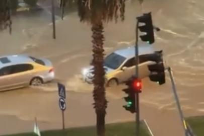 Mersin’de sağanak yağış hayatı olumsuz etkiledi