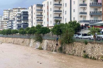 Mersin’de şiddetli yağış etkisini sürdürüyor