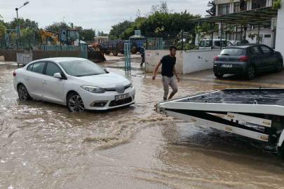 Mersin’de şiddetli yağış: İlçelerde yollar ve tarım alanları su altında kaldı