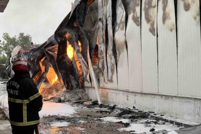 Mersin’de tütün ve makaron fabrikasının 3 deposunda yangın