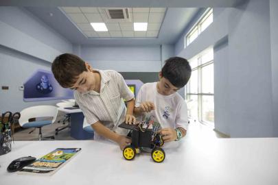 Mersinli öğrenciler robotik kodlama yarışmalarında derece elde etti