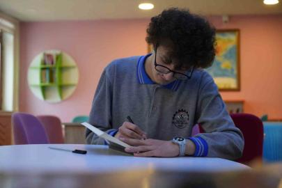 Meslek lisesi öğrencisinin edebiyat tutkusu romana dönüştü: 4 ayda kitap yazdı