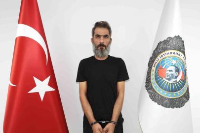 Milli İstihbarat Teşkilatı, düzenlediği operasyon ile Reyhanlı’da 2013 yılında 53 kişinin hayatını kaybettiği terör saldırısının Suriyeli faillerinden Ömer el-Hatip’i, deniz yoluyla Avrupa’ya kaçmak üzereyken yakaladı.