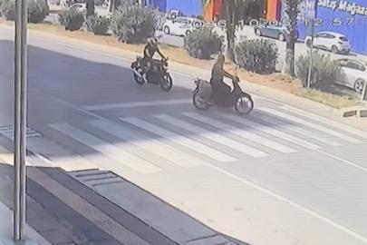 Motosikletler çarpıştı, sürücülerden biri hayatını kaybetti: Kaza anı kamerada