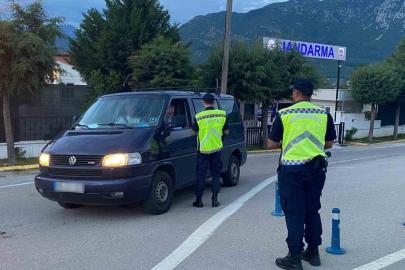 Muğla’da Jandarma trafik denetimlerinde 45 sürücünün ehliyeti geri alındı