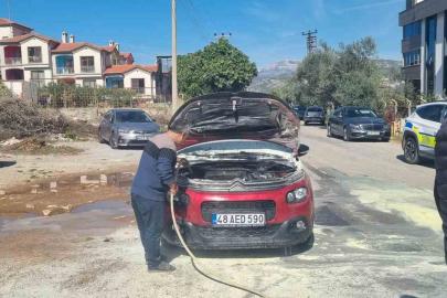 Muğla’da seyir halindeki otomobilde yangın çıktı