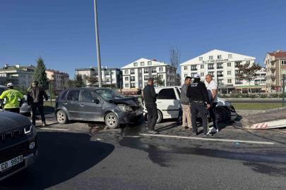Nevşehir’de KPSS’ye yetişmeye çalışan öğrencilerin de bulunduğu 5 araç kaza yaptı: 2 yaralı