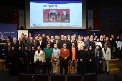 Nevzat Tarhan "Gençler geleceğe hazırlanırken sürü psikolojisinden çıkmalı"