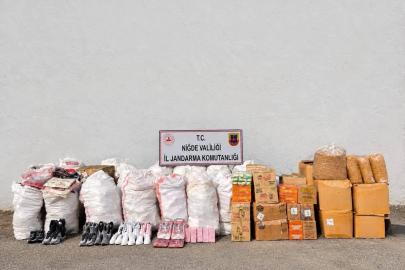 Niğde’de kargo aracından kaçak ürün çıktı