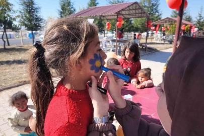 Niğde’de mevsimlik tarım işçilerinin çocukları gönüllerince eğlendi