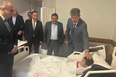 Öğrenci servisi ile otomobil çarpıştı: 5 yaralı