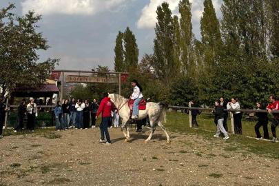 Öğrenciler çiftlikte bağımlılığa karşı bilinçlendirildi