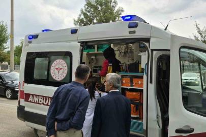 Okul önünde motosikletin çarptığı öğrenci yaralandı