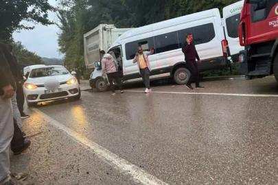 Ordu’da minibüs kamyonla çarpıştı: 1 ölü, 23 yaralı
