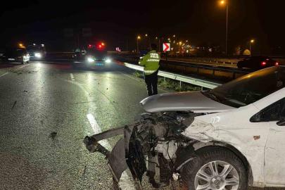 Otomobil bariyerlere çarparak savruldu: 1 yaralı