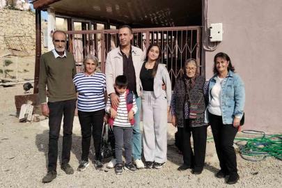 Otomobili bozulan Alman gezgin 11 gün Sivaslı ailenin misafiri oldu