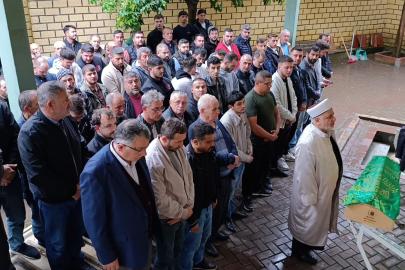 Otomobilin çarptığı 2 yaşındaki Melis, son yolculuğuna uğurlandı