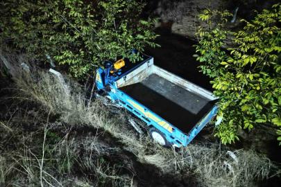 Otomobilin çarptığı patpat 3 metre yükseklikten tarlaya düştü