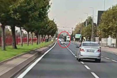 Otomobille çarpışan motosiklet sürücüsü havaya savruldu: 1 yaralı