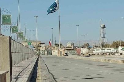 Pakistan güvenlik gerekçesiyle İran ile iki sınır kapısında ticareti durdurdu