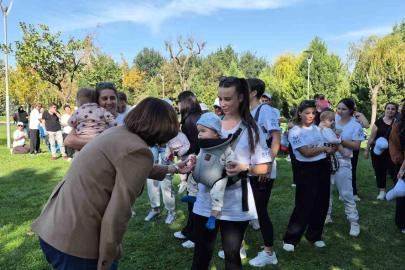 Parktan çıkarılan anneleri Ayşe Ünlüce ağırladı