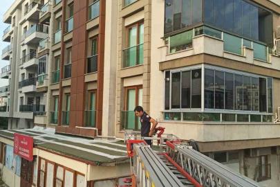 Payas’ta balkon boşluğunda mahsur kalan güvercin kurtarıldı