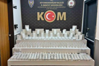 Polis kaçak cep telefonu aksesuarları ele geçirdi