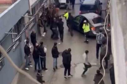 Polisten kaçan araç durduruldu, mahalleli şüphelileri kaçırdı