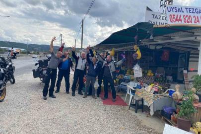 Polonyalı turistlerin mola yeri Sarıgöl’deki üzüm tezgahı oldu