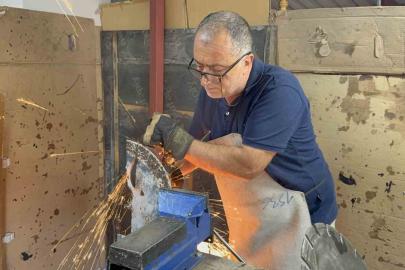 Sağlık memuru hurdayı sanat eserlerine dönüştürüyor