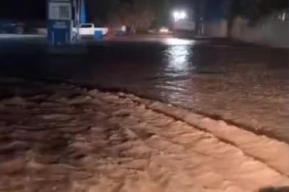 Şanlıurfa’da sağanak su baskınlarına neden oldu