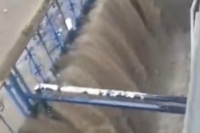 Sarıyer Ayazağa’da istinat duvarı şelaleye döndü