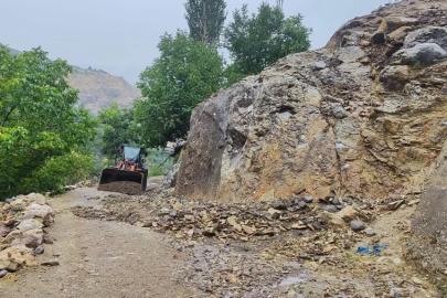 Sason’da heyelan ve taş düşmeleri nedeniyle kapanan köy yolları ulaşıma açıldı
