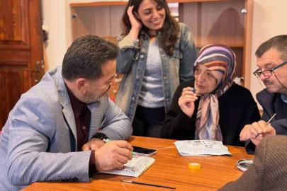 Şehit yakınları ve gaziler çini sanatını yaşatıyor