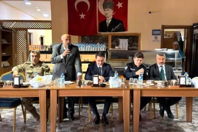 Şenkaya Belediyesi’nden muhtarlarla birlik ve beraberlik yemeği