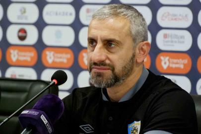 Serkan Özbalta: "Hayal dünyasına kapılmadan gerçekçi olmak gerekiyor. İnşallah ligi ilk 10 içinde bitiririz"