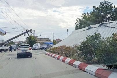 Şiddetli rüzgar çatıyı uçurdu