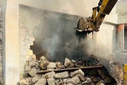 Siirt’te evin odunluğunda çıkan yangın itfaiye tarafından söndürüldü