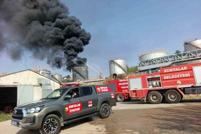 Siirt’te petrol sahasında yangın: Söndürme çalışmalarına TOMA da katıldı