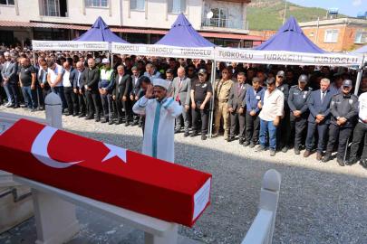 Silahlı kavgada vurularak hayatını kaybeden polis memuru son yolculuğuna uğurlandı