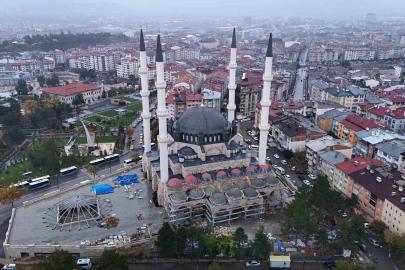 Sivas’ın silüetini yenilemişti, Merkez Camii’nde ilk ezan okundu