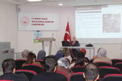 Sosyal hizmet personeli insan ticaretiyle mücadele konusunda bilgilendirildi