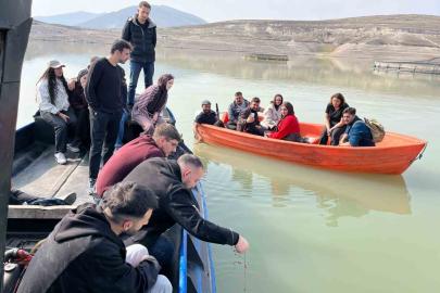 Su ürünleri fakültesi öğrencilerinden Demirören Barajı’nda saha çalışması