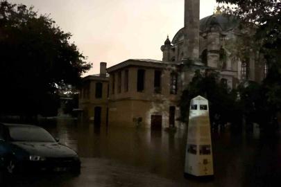 Tarihi Sadabat Camisi ve Sedef Atölyesi sular altında kaldı