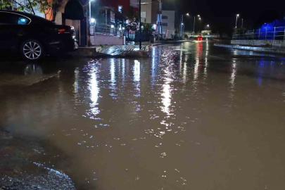 Tekirdağ’da sağanak yağış etkili oldu, cadde sular altında kaldı