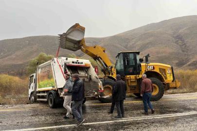 Tekman’da çöp kamyoneti kaza yaptı: 1 yaralı